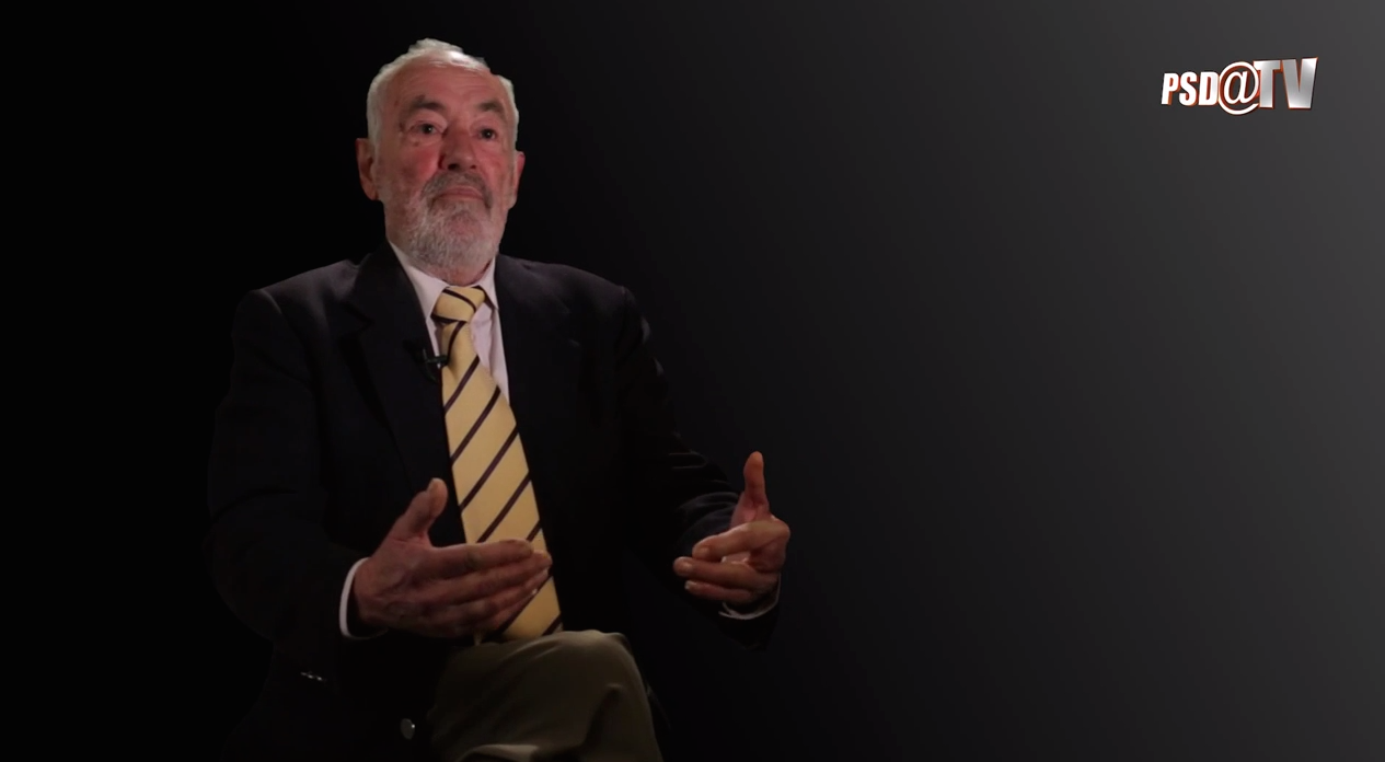 «Um militante do PPD fortemente barbado» «Um militante do PPD fortemente barbado»