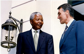 Cavaco Silva recebe Nelson Mandela