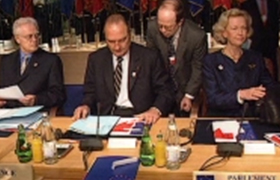 É assinado o Tratado de Nice